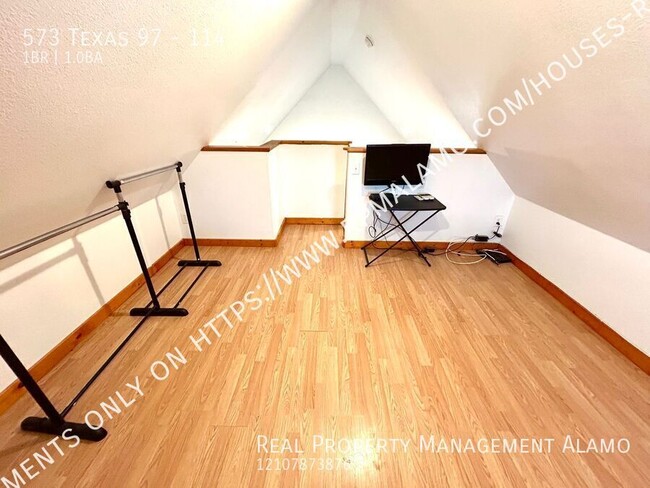 Building Photo - AVAILABLE NOW! 1 Bedroom / 1 Bath Lodge w/...