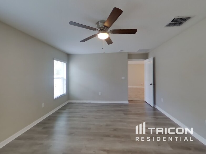 Building Photo - 10242 Strawberry Tetra Dr