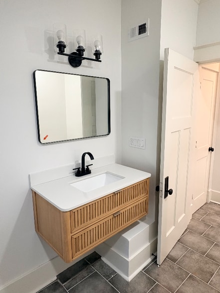 Building Photo - 1964 Young Ave