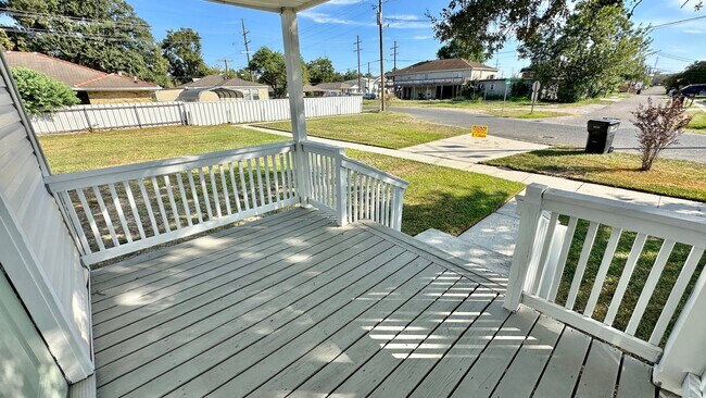 Building Photo - 413 Trist Pl