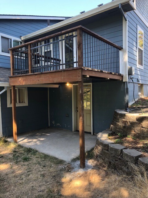 Building Photo - Unique 1 Bed, 1 Bath Apartment- Great Location!