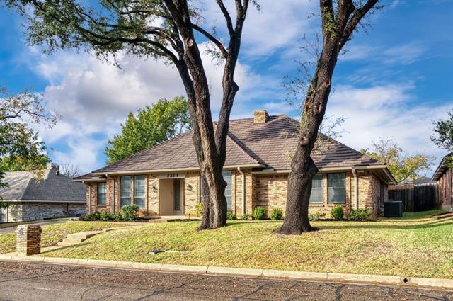 Building Photo - 2311 Wimbledon Dr