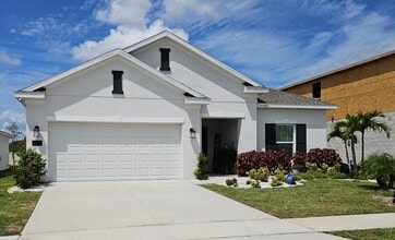 Building Photo - Beautiful 4 bedroom, 2 bathroom home near ...