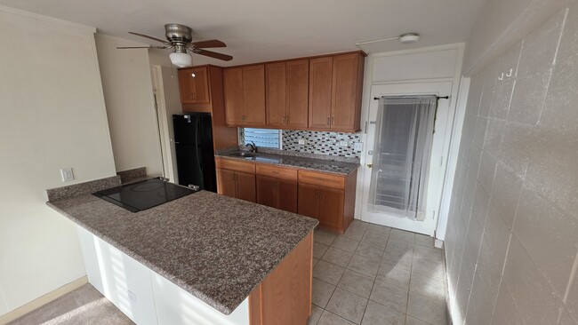 Building Photo - 1630 Makiki St