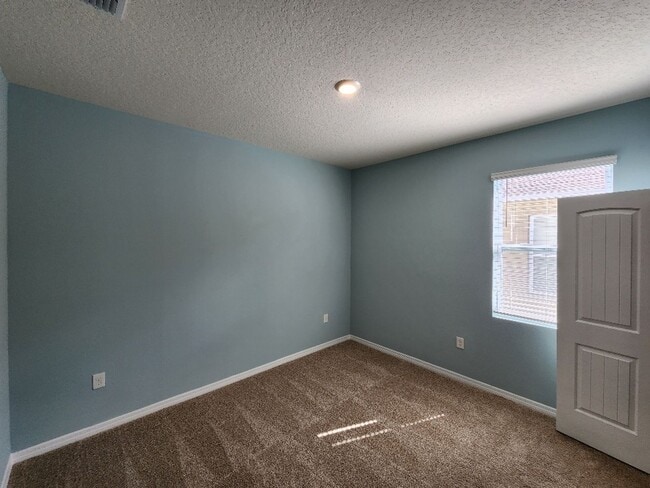 Building Photo - Lovely 4 Bedroom Home at Oak Leaf Preserve