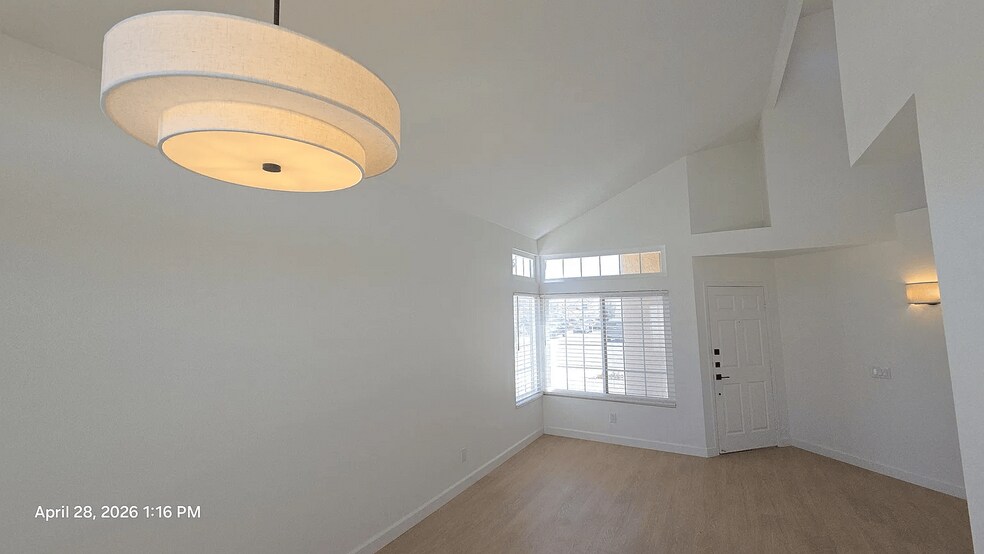 Building Photo - 869 Southshore Dr