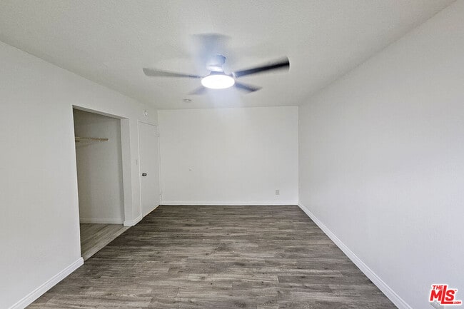 Building Photo - 1214 E 82nd St