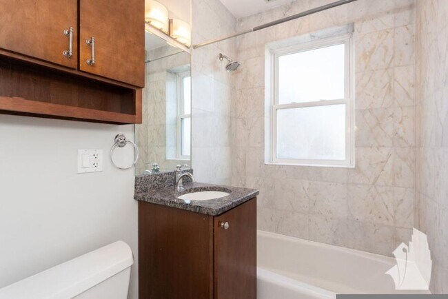 Building Photo - 1 bedroom in Chicago IL 60613