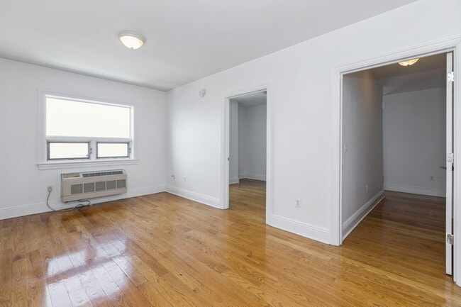 Building Photo - 809-815 22nd St Unit# 1507