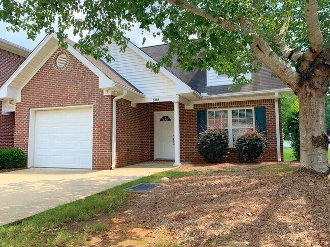 Building Photo - 2428 E University Dr