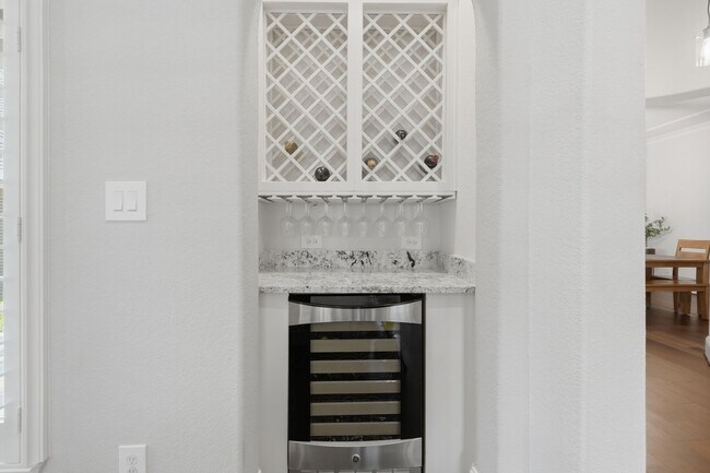 Building Photo - 111 N Bimini Twist Cir