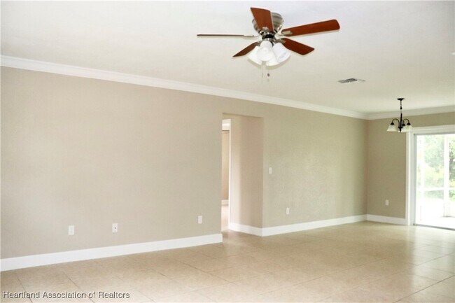 Building Photo - 2803 Pompano Dr