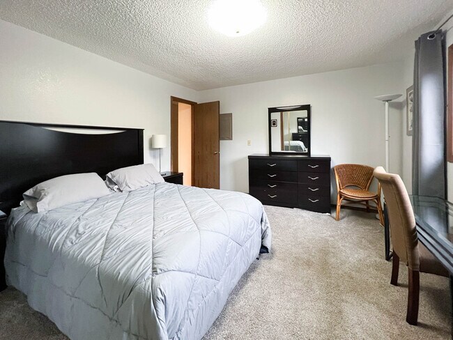 Building Photo - 4764 Mills Dr