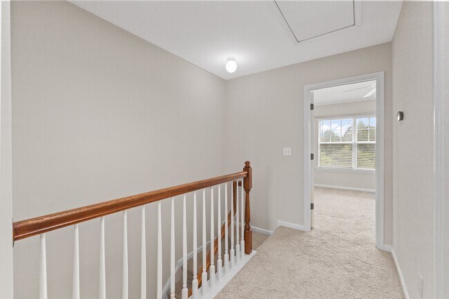 Building Photo - 611 Carlton Commons Ln