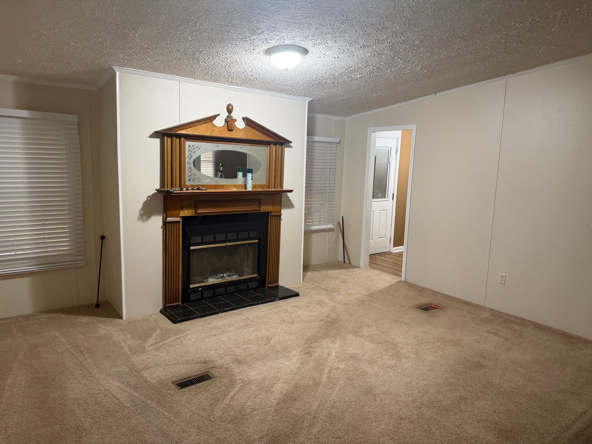 Building Photo - 104 Middle Trl