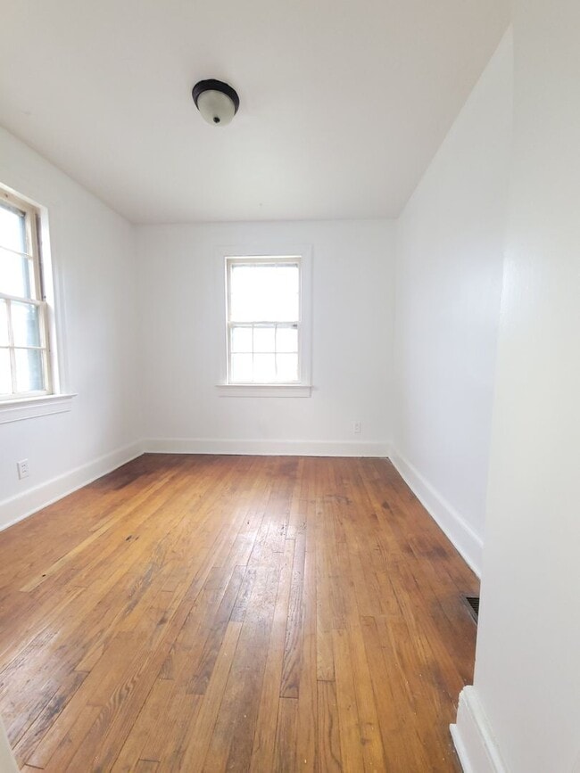 Building Photo - 405-A E Beech St