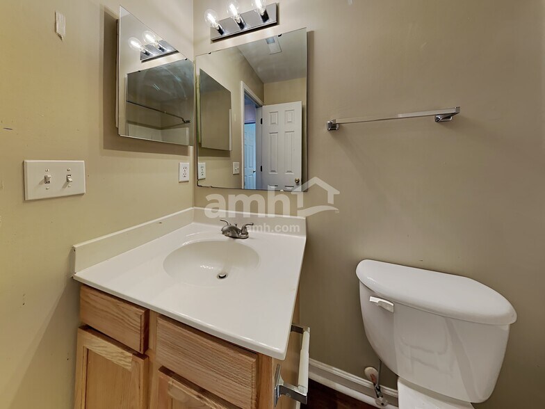 Building Photo - 141 Sawhorse Dr