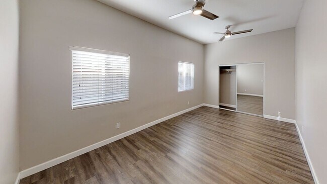 Building Photo - BIG House! Spacious bedrooms! Garage and Driveway Parking!