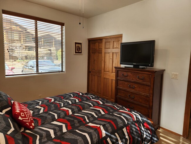 Building Photo - Furnished Bison Cove - 2 bed / 2 bath - Furnished Unit