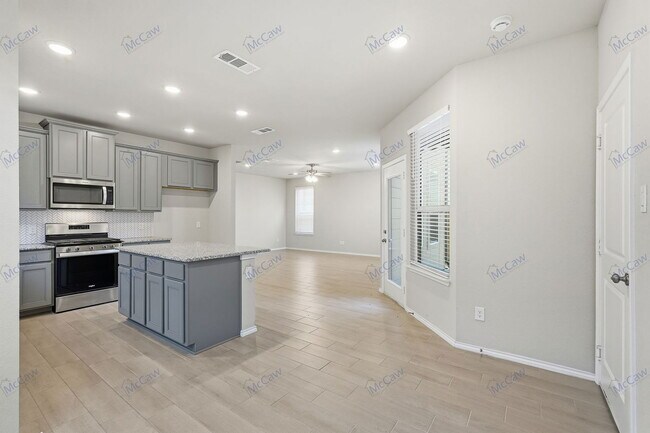 Building Photo - 7041 Helena Hl