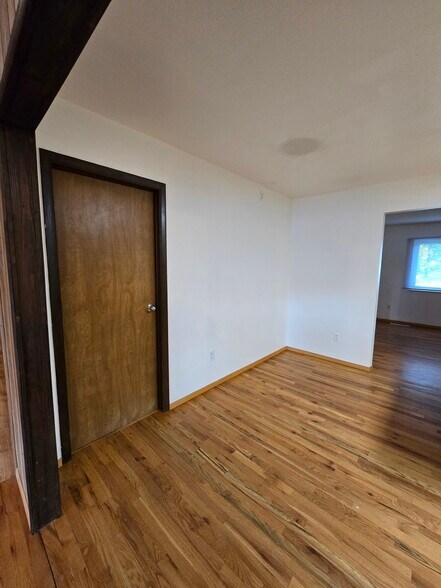 Building Photo - 403 Greenway Dr