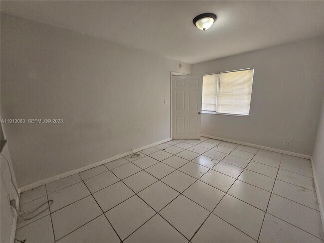 Building Photo - 1727 Fletcher St