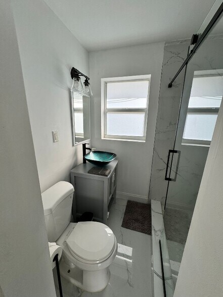 Building Photo - 1260sw SW 32nd St