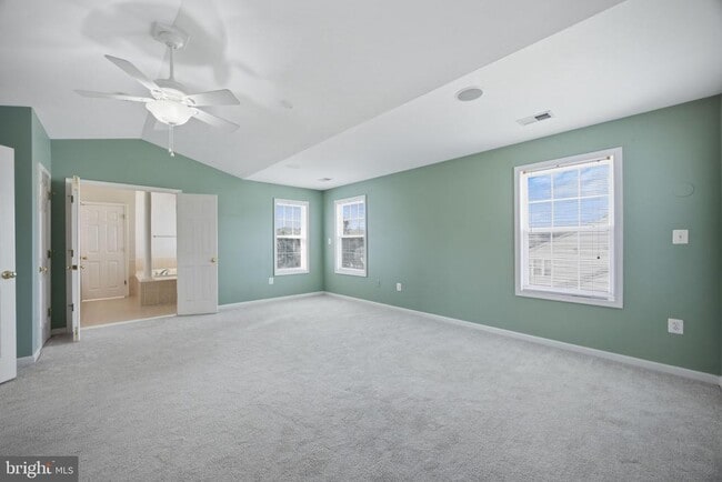 Building Photo - 20 Pinehurst Ln