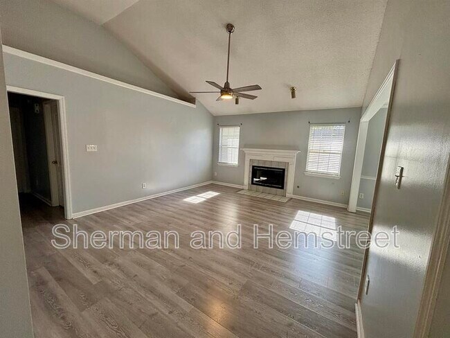 Building Photo - 666 Wellington Dr