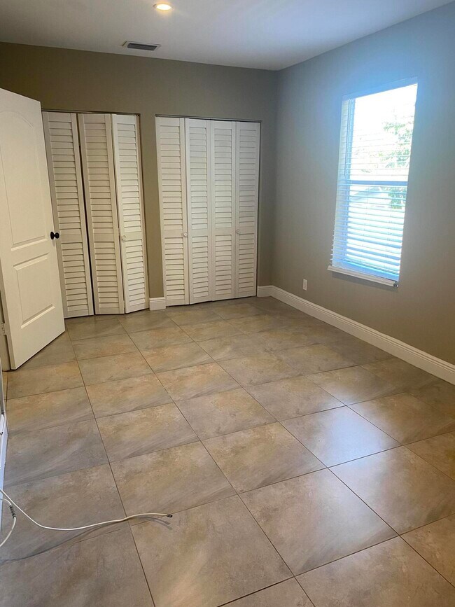 Building Photo - 508 57th St