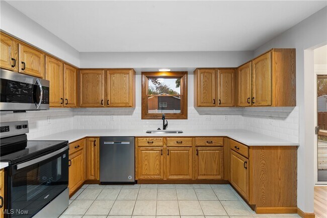 Building Photo - 16982 Bob White Cir