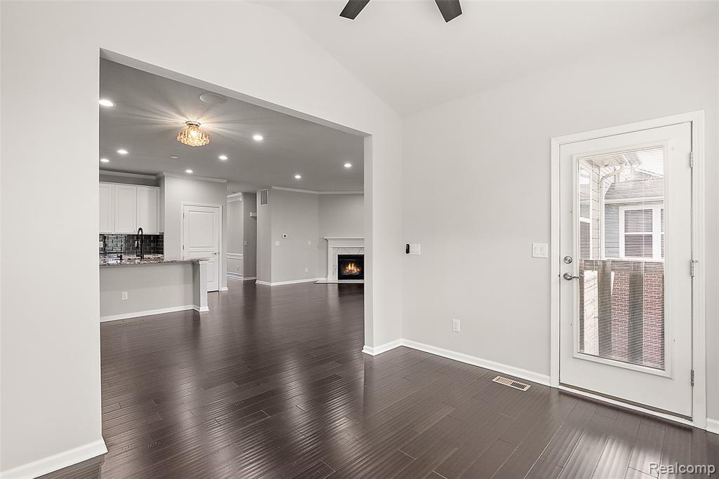 Building Photo - 31065 Tremont Ln