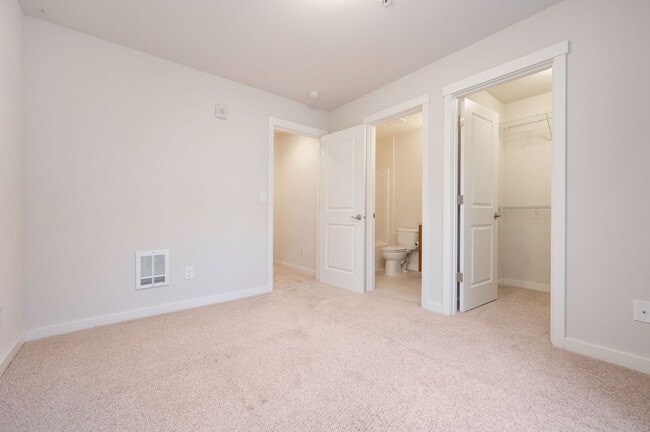 Building Photo - 5903 185th Ct NE