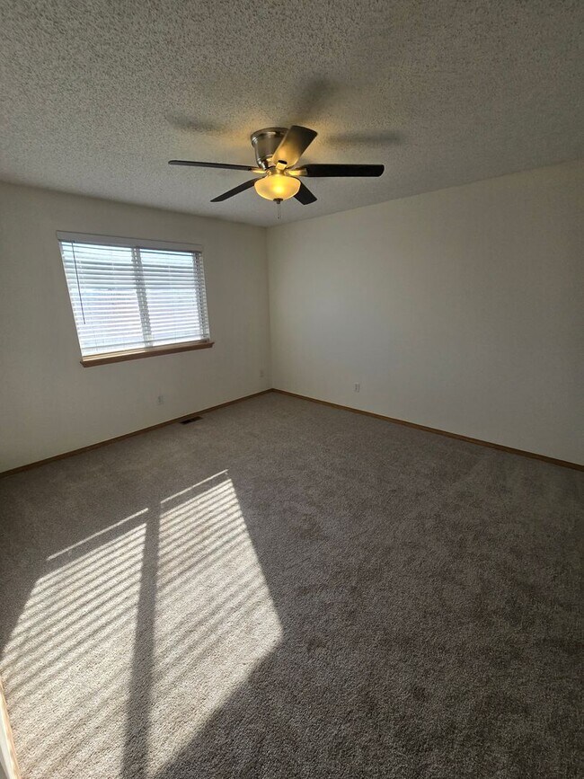 Building Photo - Single family home in Cul-De-Sac