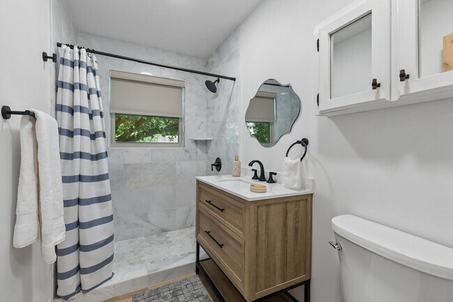 Building Photo - Stylish, Comfortable Colleyville Home with an Open, Airy Layout - Corporate Lease Friendly