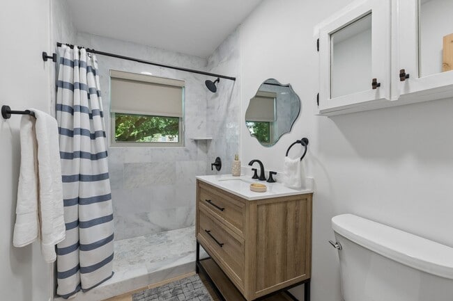 Building Photo - Stylish, Comfortable Colleyville Home with an Open, Airy Layout