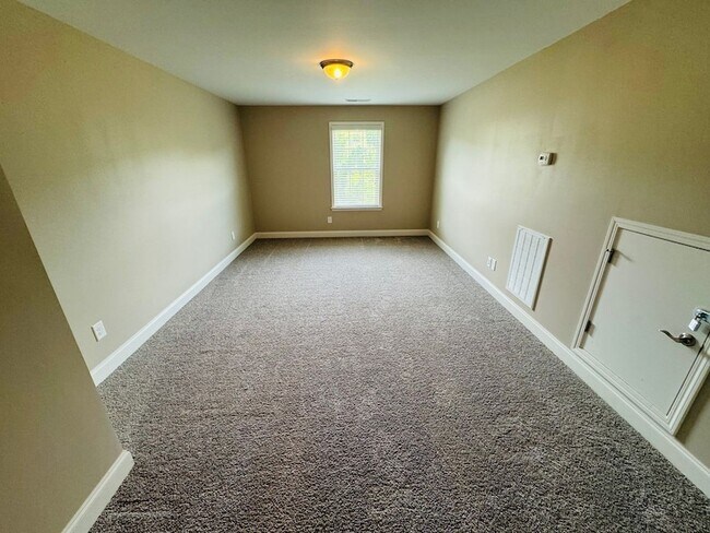 Building Photo - 1015 Callaway Dr