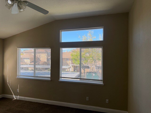 Building Photo - Tracy 3 Bedroom 2.5 Bathroom Home