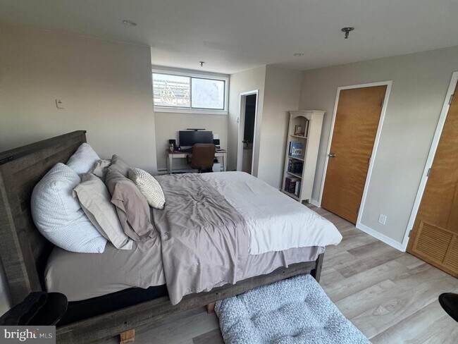 Building Photo - 7 N Christopher Columbus Blvd