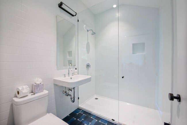 Building Photo - 60 Gansett Ln