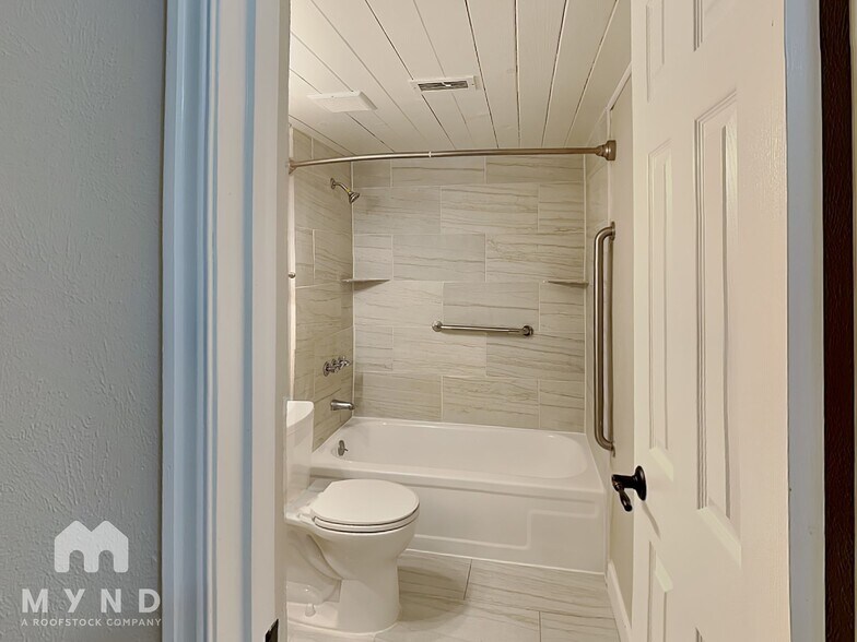 Building Photo - 521 Magnolia Dr