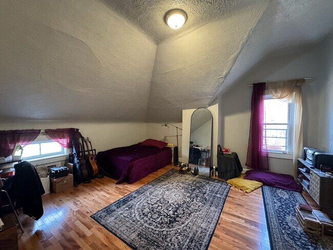 Building Photo - 26 Conklin St