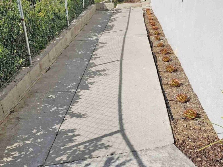 Building Photo - 3422 Glenalbyn Dr