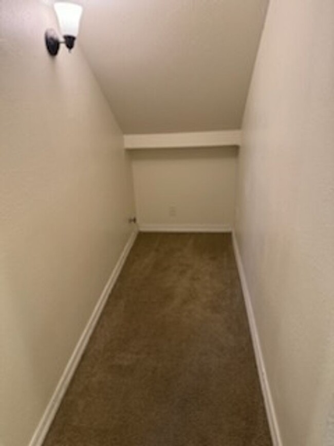 Building Photo - Calling all renters!! Make this your home ...