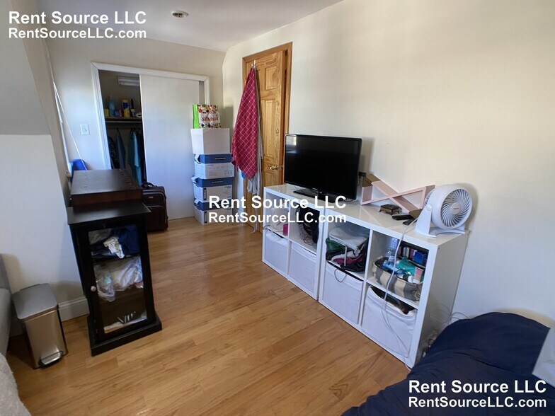 Building Photo - 20 Radcliffe Rd