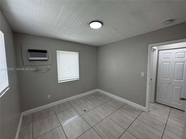 Building Photo - 1940 Washington Ave