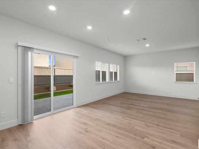 Building Photo - The Birch - - 3 Bedroom, 2.5 Bath single f...