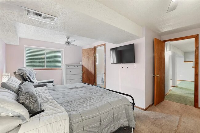 Building Photo - 4 Bedroom House for RENT