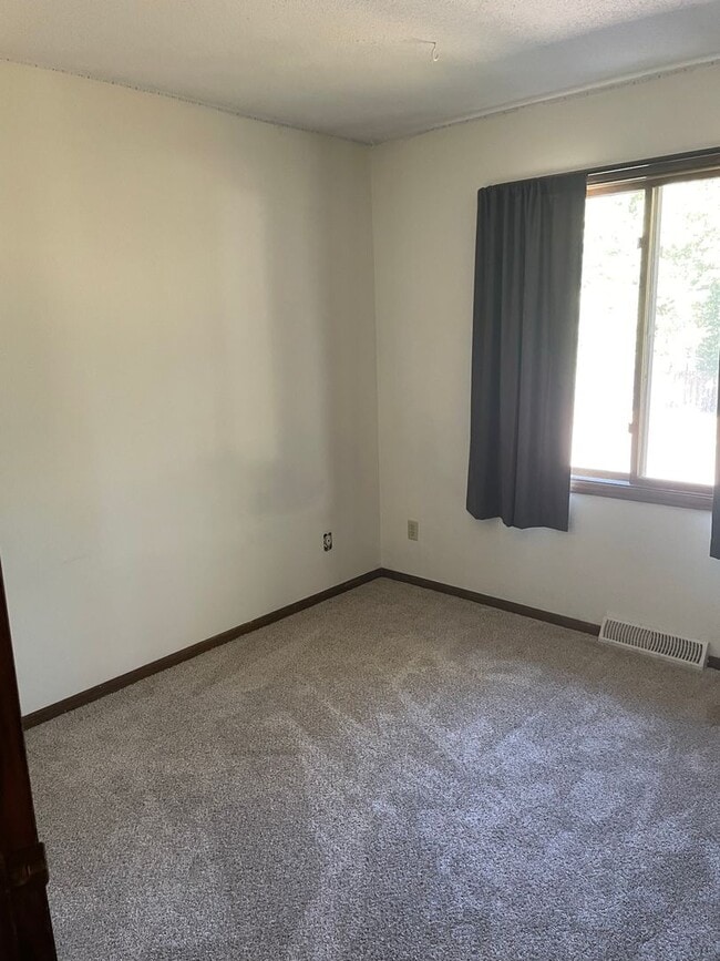 Building Photo - Blaine Townhome for Rent