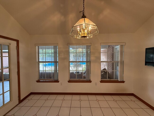 Building Photo - 4444 Southminster Cir